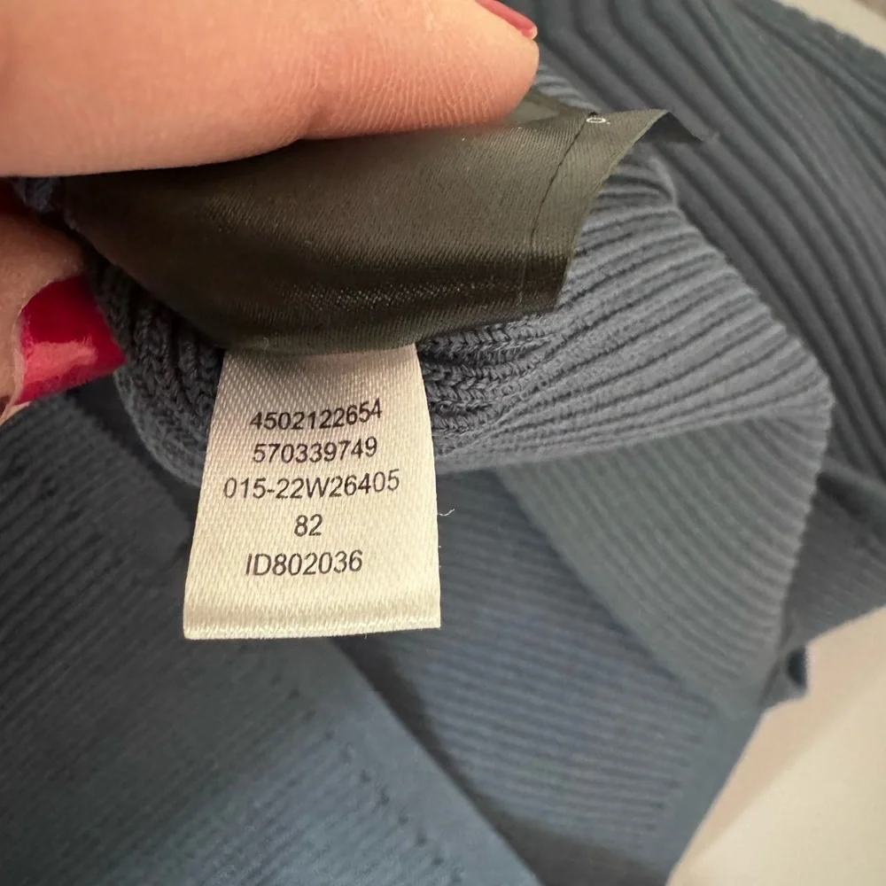 White House Black Market Blue Ribbed Sleeveless Sweater. - Picture 11 of 11